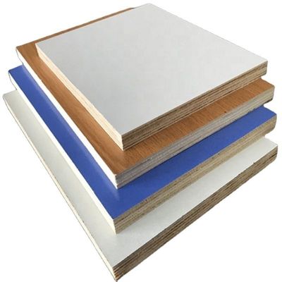 680-830KG/M3 Densità Fibra di legno 16mm 19mm Tessitura bianca Melamina Mdf per armadietti da cucina