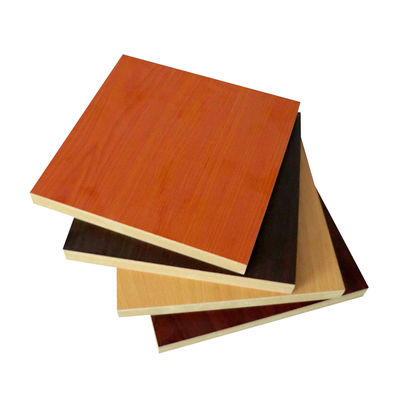 18 mm pannello MDF semplice e bianco colore di legno grano Melamina Mdf pannello a prova di umidità con 1