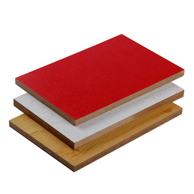 18 mm pannello MDF semplice e bianco colore di legno grano Melamina Mdf pannello a prova di umidità con 1